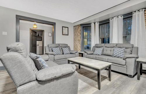 Renovated 6BR 2BA Minutes from Falls and Casino - Photo 8