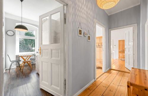 TheWilhelmshavener Group Apartment, group & family friendly, 100m2, 2BR, 1 living room, huge table, ideal for 4 - 6 Guests - Photo 10