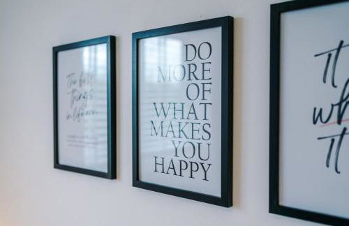 4BR Home for 8, Full Kitchen, Parking, WiFi in Northwich - Photo 34