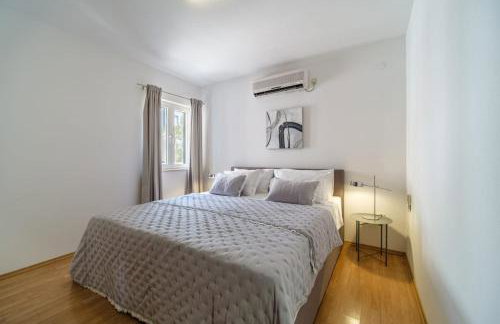 Villa TM with private heated pool, poolhouse & private garage - Photo 42