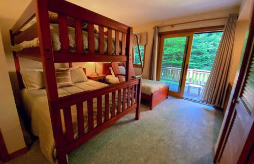O8 Renovated Forest Cottage Townhome with great Mt Washington views fast wifi Walk to skiing - Foto 73