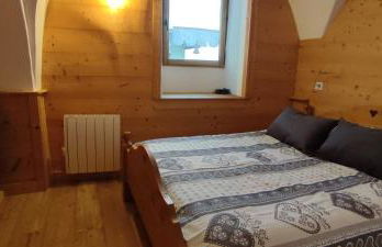 "Jacky" Appartement de charme suréquipé, 300m des pistes et centre village, casier à ski au pied des pistes, linge de lit et produit de toilette compris - Foto 11