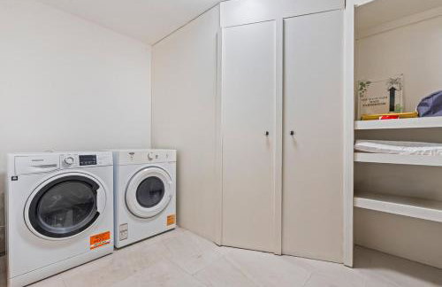 #111 New Farm with hot tub and Sauna - Sleeps 18 - Near Elmore Park - " Perfect for Contractors and Families - Parking space for 10 cars" - Foto 22