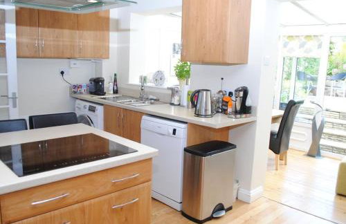 House - 3 bed 2 bath, self check in, amazing views! - Photo 5