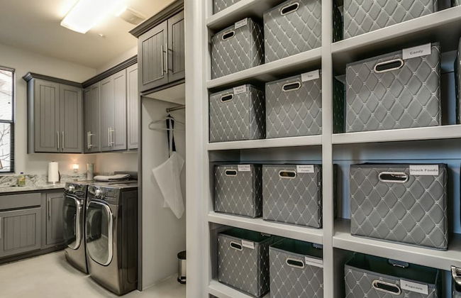 Luxury Contemporary Sanctuary w/ Pool and Views! - Foto 47