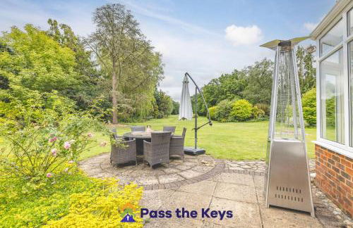 Detached countryside family home, set in extensive private gardens, with a hot tub - Pass the Keys - Photo 22