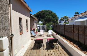 family home between land and sea with pool - Photo 2