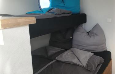 Mobiles Hausboot El'milia mit eigener Ankerboje auf dem See - Foto 5