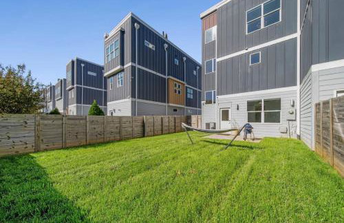Modern 4-Story 3-BR Townhome with Rooftop Lounge - Foto 11
