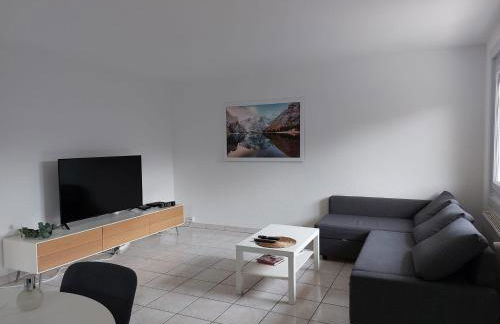 Charmant appartement au rez de jardin d'une maison - Foto 1