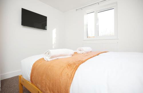 Gloucester Rd By N And N Stays, Newly Refurbed 6 Bed all ensuite house by N And N Stays Ltd, Perfect for contractors and Corporate stays, Close to YTL Arena Site, Pvt Parking for Vans and and work vehicles, Wifi - Foto 13