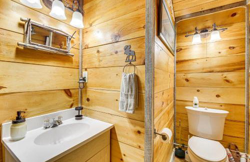 Rustic Searsport Cabin Loft and Sunroom on 10 Acres - Foto 15