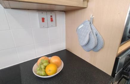 Leeson House in Harborne, Birmingham near Botanical Gardens, Queen Elizabeth Hospital, Birmingham University, Utilita Arena, Edgbaston Cricket Ground, Cadbury World and the Midland Art Centre, with free parking - Photo 20