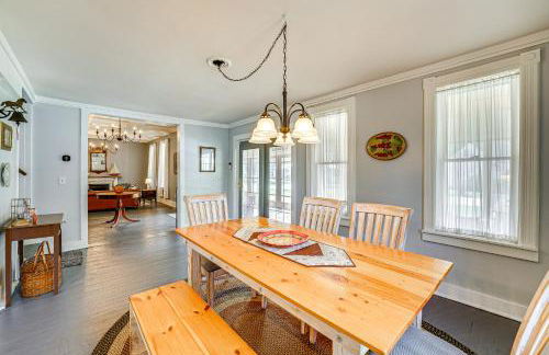 Spacious Vintage Gem with Sunroom in Manistee! - Foto 12
