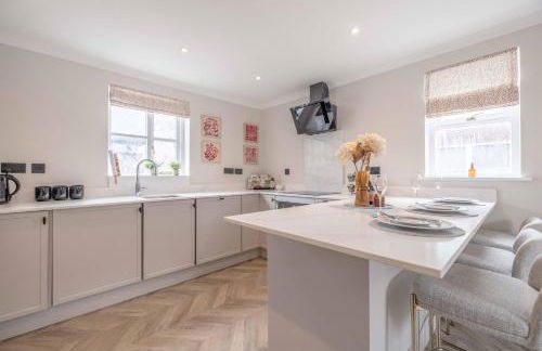 Stylish 2 Bed with Parking, 5 Min Walk to Windsor - Foto 16