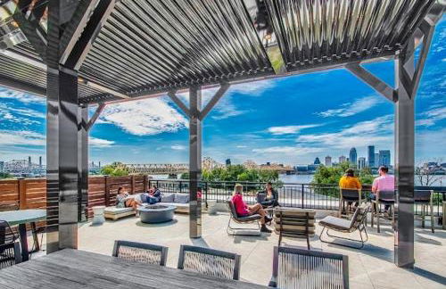 Gorgeous High-Rise On The River - Foto 16