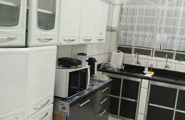 Casa grande, ar em todos os quartos, cabe 3 carros - Foto 27