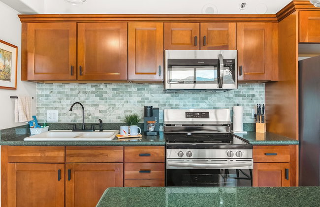 Mountain View Condo with King or Queen Bed and Parking - Photo 105