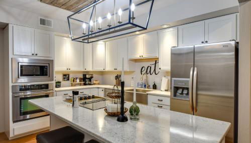 Large Home with Game Room, 4 Mi to Mississippi River - Foto 4