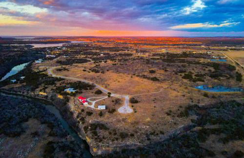 Spacious Getaway about 12 Acres, Views, and Hot Tub! - Foto 42