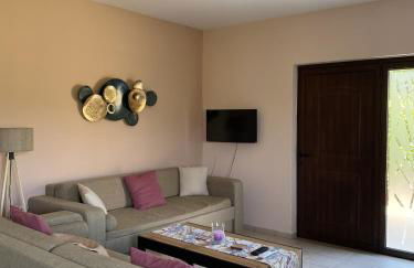 House with Garden in Peratata - 10' from City Center - Photo 18