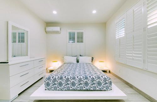 Stylish Modern Home, AC, Parking & Near FWYs - Foto 1