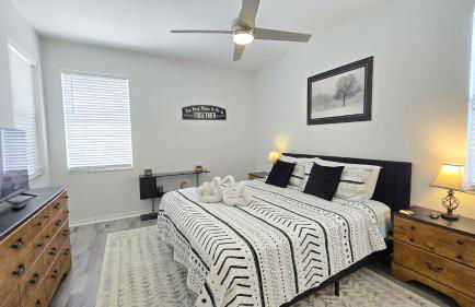 Themed kid bedrooms, 17 miles to Disney and Legoland, private pool, kitchen, wifi, washer, dryer - Foto 17