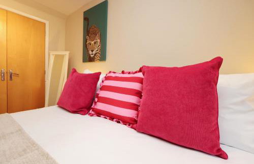 Cosy Bristol Townhouse - Free Parking - Sleeps 6 - By EKLIVING PARTNERS - Foto 28