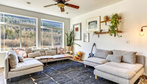 Nature Art Retreat on Breckenridge Creek with Pond! - Foto 1