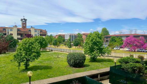 King House - Photo 2, Garden view