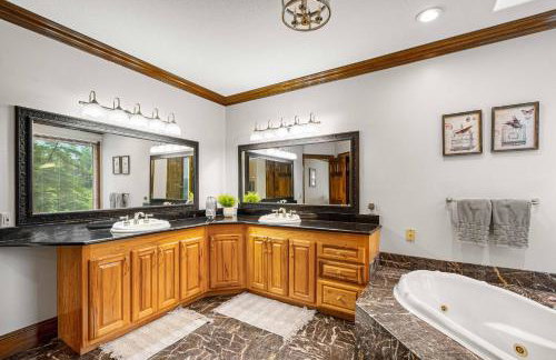 Luxury Getaway Home with Panoramic Views, Pool & Hot Tub! - Foto 18