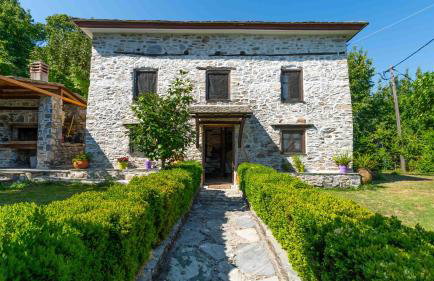 Μountain Whispers - Foto 1