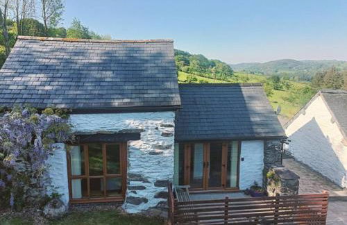 Rhyd Y Geifr, Cosy Barn Conversion in Maerdy - Photo 1