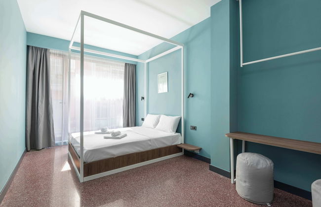 Zeus is Loose Hostel - Photo 9