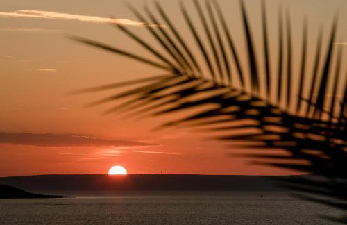 Apartments by the Beach with Pool and Lounge Beds - Miral Apartments - Foto 30
