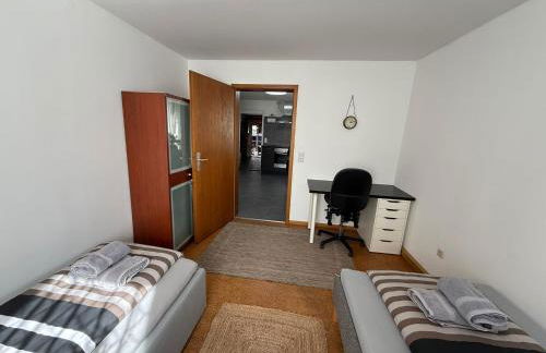 ARCOS Apartment - Geräumige 3-Zimmer-Wohnung mit 8 Einzelbetten - Perfekt für Familien, Gruppen oder Monteure - Foto 10
