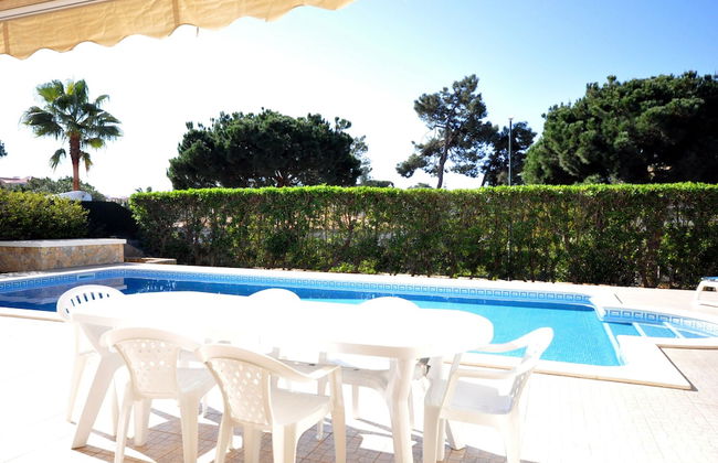 6 Bedrooms, Walking Distance to Amenities, Private Pool, Free AC and Wifi - Foto 19