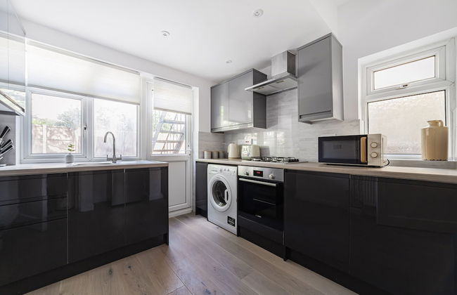 The Neasden Villas - Photo 13