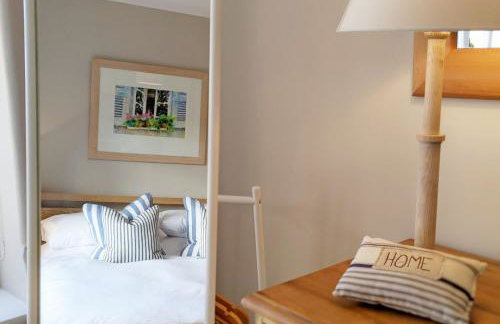 Seagull Cottage, Aldwick - Photo 16