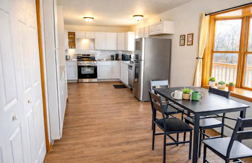 5BR Accessible Valley & Lake View Home Near Cornell - Sleeps 10 - Foto 4