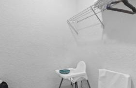 Mid-Century Modern Retreat by Coffee, Food + Shops - Foto 27