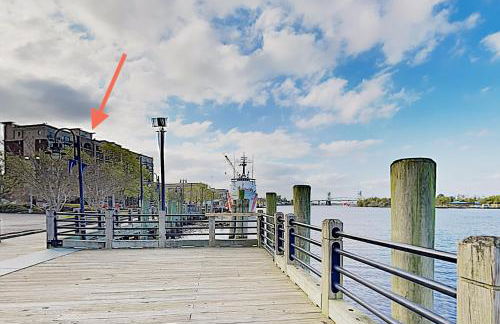 Dog-friendly downtown condo with riverfront balcony - walk to shops & eateries - Foto 28