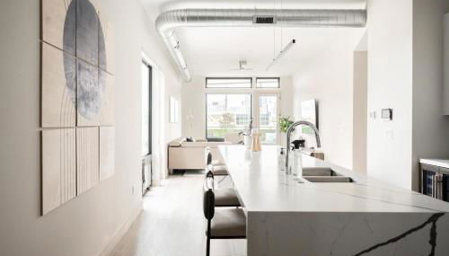 Contemporary Condo - Grill - Balcony - Tesoro - Foto 2