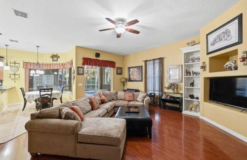 Charming 3BR Oasis Comfort, Pool & Sunshine home - Foto 2