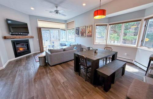 F32 Modern Golf Course Home with Mountain Views - Foto 6