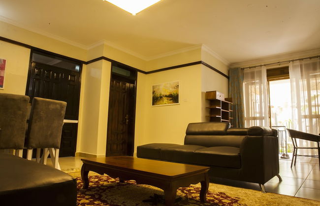 Three Bedroom art themed apartment - Photo 16