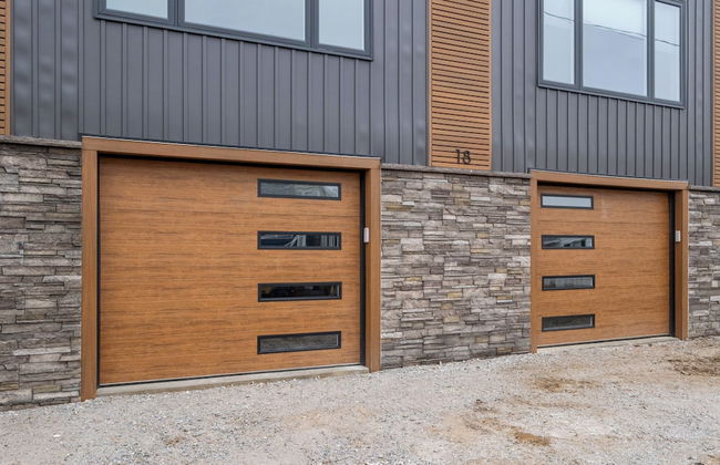 New Luxury 4 Bed Condo Perfect for Winter Rental - Photo 18