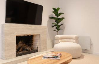 Stylish & Spacious Flat near the Beach by HostWise - Photo 34