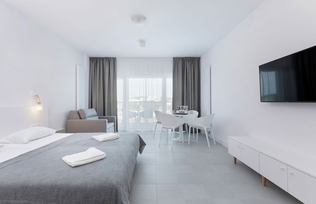 Aquamarina Prima Apartments by Renters - Photo 3