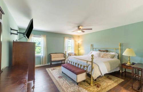 Lrge 5 BR 9 Beds Near DC-Pool, Hot Tub, Gym, Game Rm, Fire Pit - Foto 26